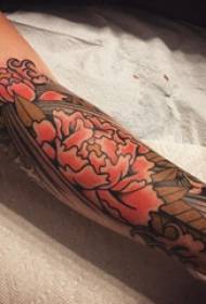 Modèle de tatouage de fleur bras de fille sur le motif de tatouage de fleur de couleur