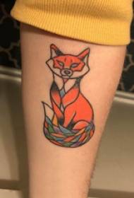 Baile állati tetoválás férfi hallgató karja a színes kis róka tetoválás képe