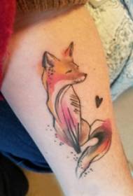 Neunschwanziges Fuchs Tattoo Bild Mädchen Arm gemalt neunschwanziges Fuchs Tattoo Bild