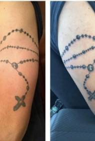 Ang tattoo ng maliit na cross boy's arm sa simpleng cross tattoo na larawan