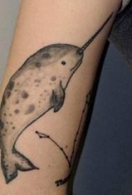 Tatuatge braç noia braç noia a la imatge de tatuatge d'animals negres