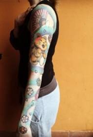 Fetiță proaspătă tatuaj pisică mică poză proaspătă pisică animal de tatuaj pe braț