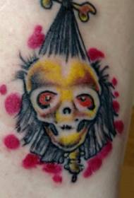Schedel tattoo meisje arm op gekleurde schedel tattoo foto