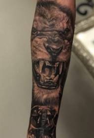 Li ser wêneya tattooê şêr, destê boy boyaxa tatîlê