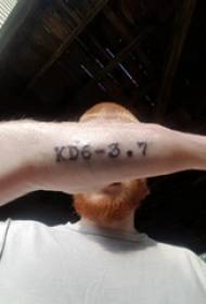 Letra e número padrão de tatuagem letra do menino e número imagem de tatuagem no braço