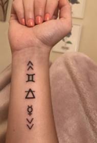 Tatuering symbol tjej symbol på svart symbol tatuering bild