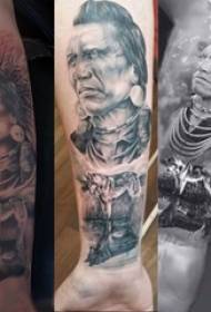 Phác thảo hình xăm nhân vật màu xám đen và hình xăm động vật trên cánh tay cậu bé