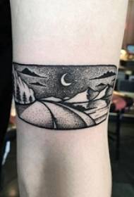 Braço de menina de cenário de tatuagem na imagem de tatuagem de paisagem