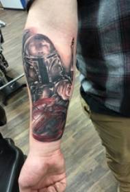 Samurai Helm Tattoo männlech Studentearm op faarweger Helm Tattoo Bild