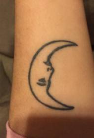 Tattoo moon girl picture tütarlaps arm must moon tattoo pilt