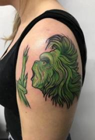 Braccio del ragazzo del tatuaggio horror sull'immagine colorata del tatuaggio del personaggio horror