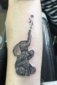 Arm sisällä tatuointi malli tyttö käsivarsi mustalla norsu tatuointi kuvaa