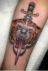 Ang braso ng tattoo ng tattoo ng Tiger head sa braso ng tiger totem tattoo