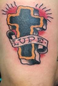 Tattoo malý kríž chlapca paže na angličtine a kríž tetovanie obrázok