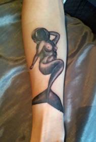 I-tattoo ye-mermaid ipatheni yentombazana yifoto ye-mermaid tattoo engalweni