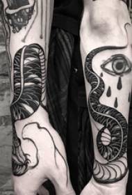 Tatuaggio serpente, braccio maschile, foto tatuaggio serpente