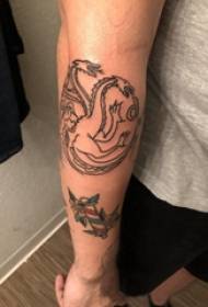 Flying dragon tat-tatwaġġ illustrazzjoni driegħ maskili li jtajjar fuq stampa tat-tatwaġġ dragun iswed