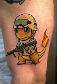 Piccolo tatuaggio del dinosauro che dipinge una piccola immagine del tatuaggio del dinosauro sul braccio