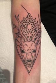 Arm tattoo ata lima o le tama i luga o le ata ma le ata o le peʻa
