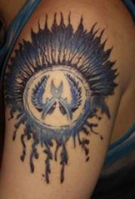 Braccio da ragazzo stile tatuaggio indiano su foto tatuaggio stile indiano