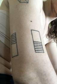 手臂上的幾何元素紋身女孩幾何黑色紋身圖片