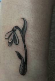 Materiál tetovania na ramenách, mužský kvet, obrázok na tetovanie zvädnutých kvetov