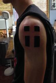 Europeisk og amerikansk geometrisk tatoveringsmønster Geometrisk tatoveringsmønster på mannlig arm