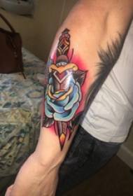 Dagger tattoo pattern, male and female dagger tattoo pictures on the arm