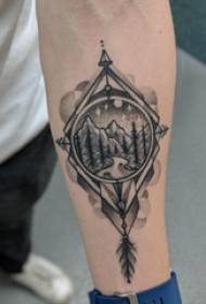 Tattoo krajinski vzorec, dekličina roka na črno sivi pokrajini tattoo slike