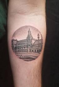 Construirea brațului băiatului tatuaj pe imagine de tatuaj de clădire neagră