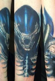 Horror Tattoo Jong sengem Aarm op faarweg Horror Tattoo Bild