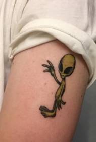Bahan tato lengan, gambar tato alien berwarna pada lengan anak laki-laki