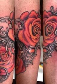 Braccio europeo e americano Rose Student Male Arms sull'immagine del tatuaggio del fiore