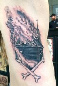 Arm tatoveringsmateriale, mandlig arm, flamme og bygning tatoveringsbillede