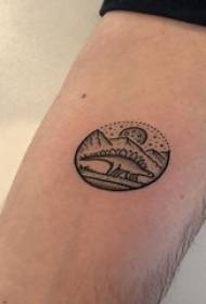Dječakova ruka tetovaže na tetovažama na okruglim slikama i tetovažama dinosaura