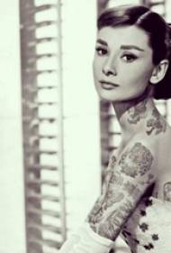 Audrey Hepburn Tatwaġġi Armi ta 'Audrey Hepburn fuq Farfett u Stampi ta' Tatwaġġ fuq l-Annimali