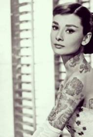 Audrey Hepburn Tattoos Audrey Hepburn's Arms lori Labalaba ati Awọn aworan Tattoo Animal