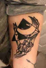 Material de tatuaje de brazo, brazo masculino, imágenes de tatuaje de luna y hueso