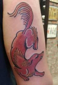 Malá zvířecí tetování chlapce paže na barevný obrázek fox tetování