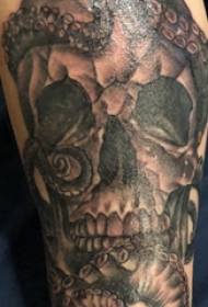 череп тетоважа, скица на тетоважа на раката на едно момче