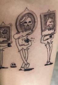 Маленькая свежая татуировка, маленькая свежая татуировка на руке девушки