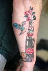 Coca-Cola Tattoo Bottle Boy- ს Coca-Cola Tattoo- ის ბოთლისა და ფრინველების ტატუების სურათი