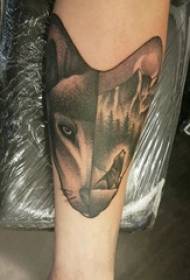 Wolfshoofd tattoo jongensarm op wolfshoofd tattoo foto