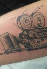 Material del tatuaje del brazo, brazo masculino, imagen de tatuaje de cámara negra