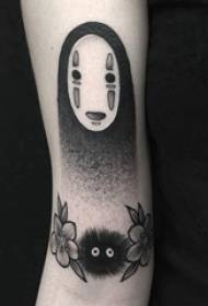 Arm դաջվածքի նկարը աղջկա բազուկը ծաղկի և մուլտֆիլմի բնույթի դաջվածքի նկարում