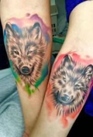 Ruka tetovaža slika par obojena vukova glava tetovaža slika na ruku