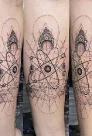 Braç estudiant tatuatge de línia minimalista sobre un quadre de tatuatge de símbol atòmic negre