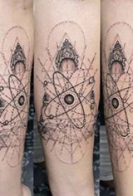 Braccio da studente di linea minimalista tatuaggio maschio sull'immagine nera del tatuaggio simbolo atomico