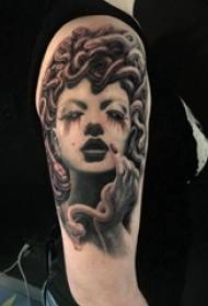 Djevojka lik mitologije tetovaže na slici tetovaže crne ruke