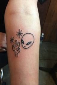 Μινιμαλιστικό τατουάζ ανδρικό χέρι σε φυτά και εικόνες ξένων τατουάζ